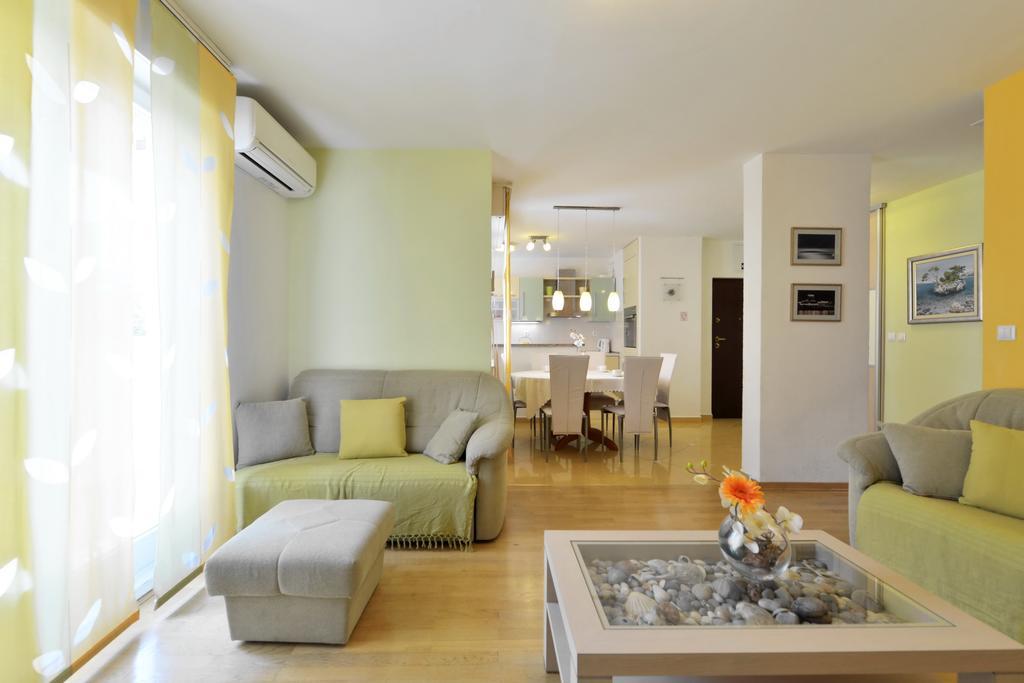 Cozy Beach Apartment Split Exterior photo